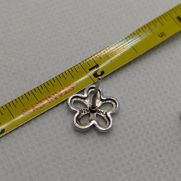 Chic Silver Floral Earrings - Picture 5 of 5